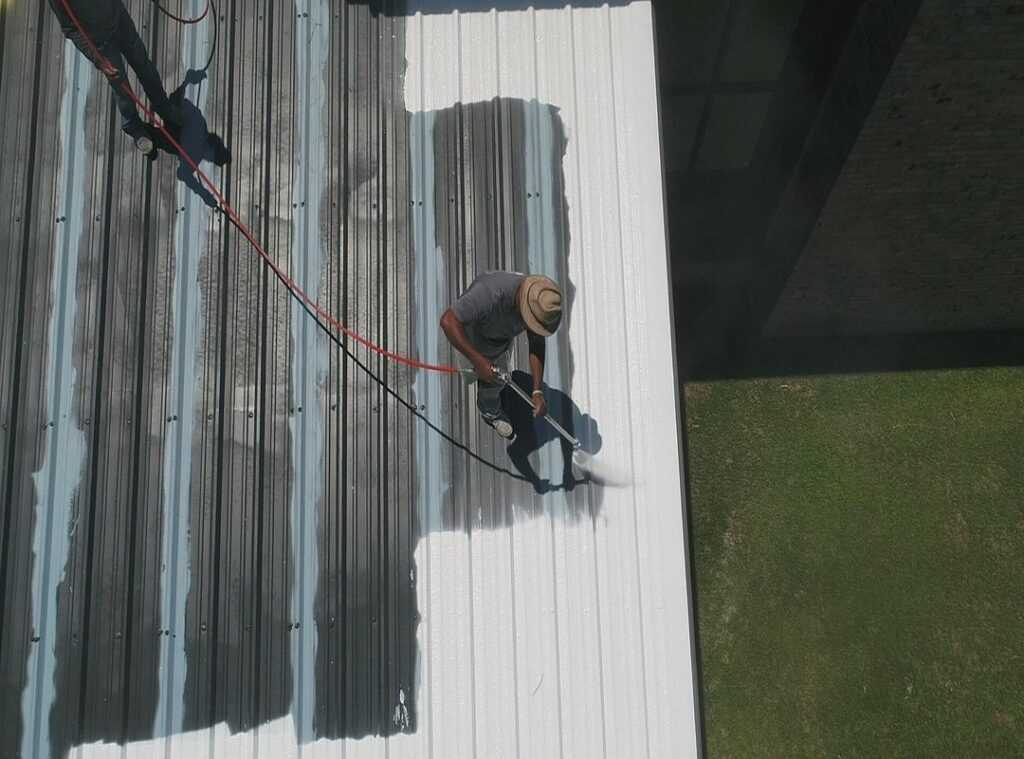 repairing roof leaks